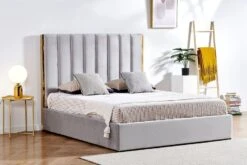 Lit 160x200 Cm Avec Coffre De Rangement Et Tête De Lit Velours Gris Et Laiton Pika 12 Lit 160x200 Cm Avec Coffre De Rangement Et Tête De Lit Velours Gris Et Laiton Pika -Pas Cher Lit Magasin lit 160x200 cm avec coffre de rangement et tete de lit velours gris et laiton pika 685609