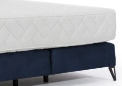 Lit Continental Velours Bleu Nuit Tiempo Avec Matelas 30 Cm En Latex Et Pied Métal Noir 11 Lit Continental Velours Bleu Nuit Tiempo Avec Matelas 30 Cm En Latex Et Pied Métal Noir -Pas Cher Lit Magasin lit continental velours bleu nuit tiempo avec matelas 30 cm en latex et pied metal noir 5904484023317 1397949