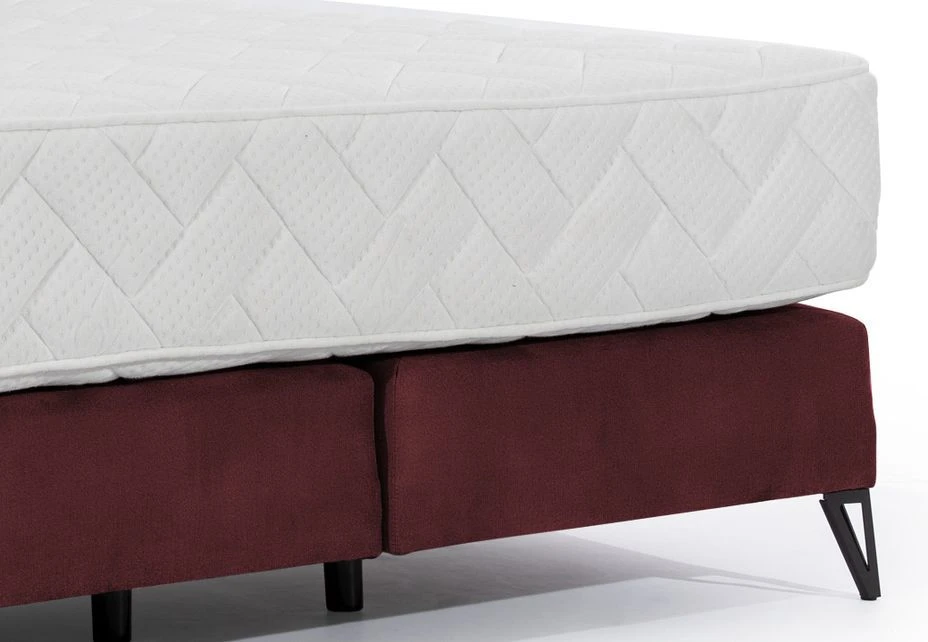 Lit Continental Velours Bordeaux Tiempo Avec Matelas 30 Cm En Latex Et Pied Metal Noir 6 Lit Continental Velours Bordeaux Tiempo Avec Matelas 30 Cm En Latex Et Pied Metal Noir – Image 4